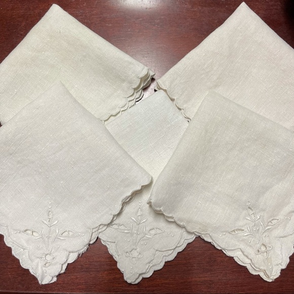 Floral Embroidered Ecru Linen Table Napkins Set of 5 Mid Century Napkins 1950s - Picture 1 of 7